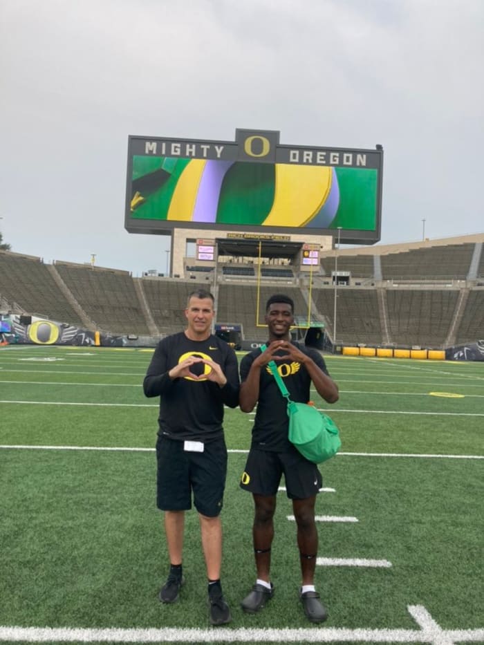 '23 LB/RB Christopher Fewell poses with Mario Cristobal following SNL camp.